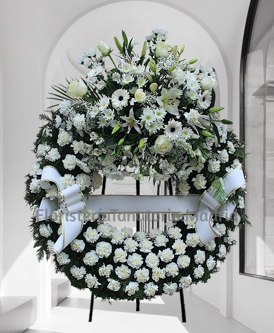 Corona funeraria en tonos blancos